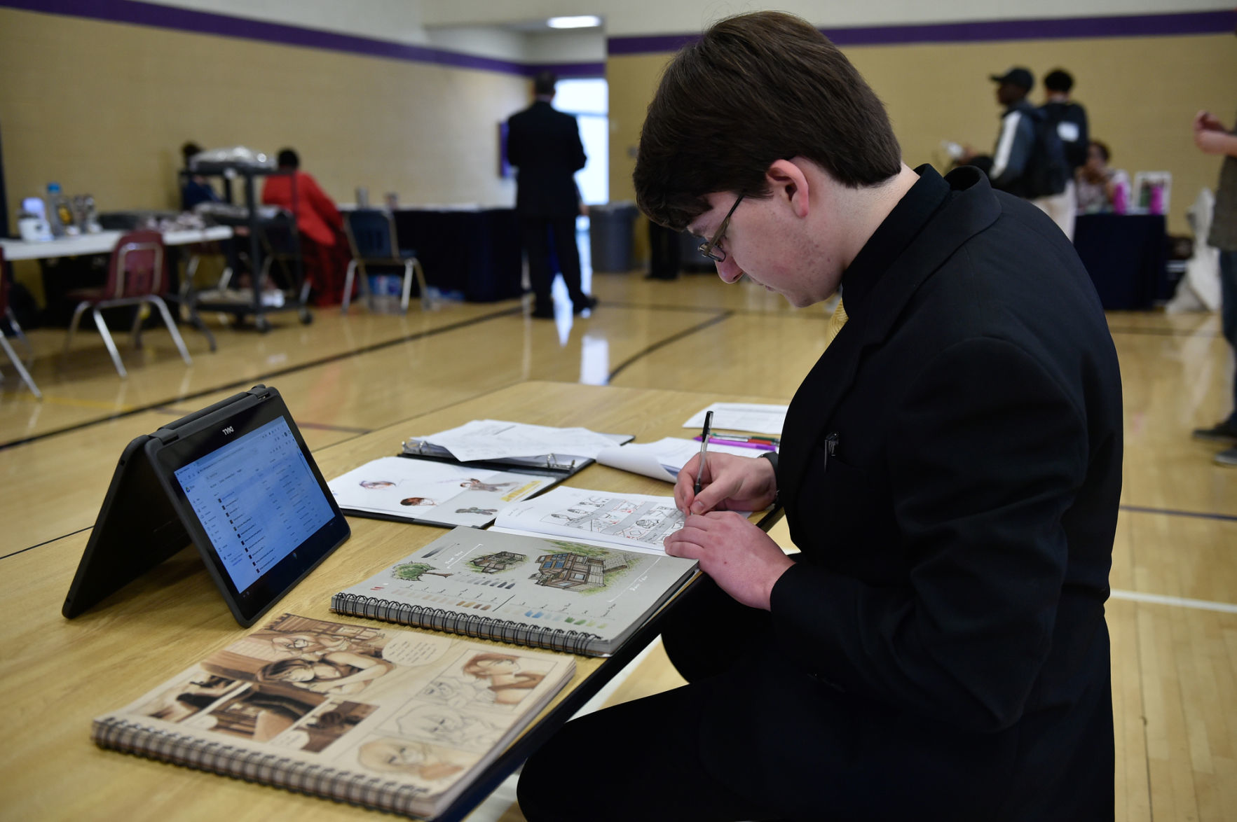 190425_drc_news_JobFair_4.JPG